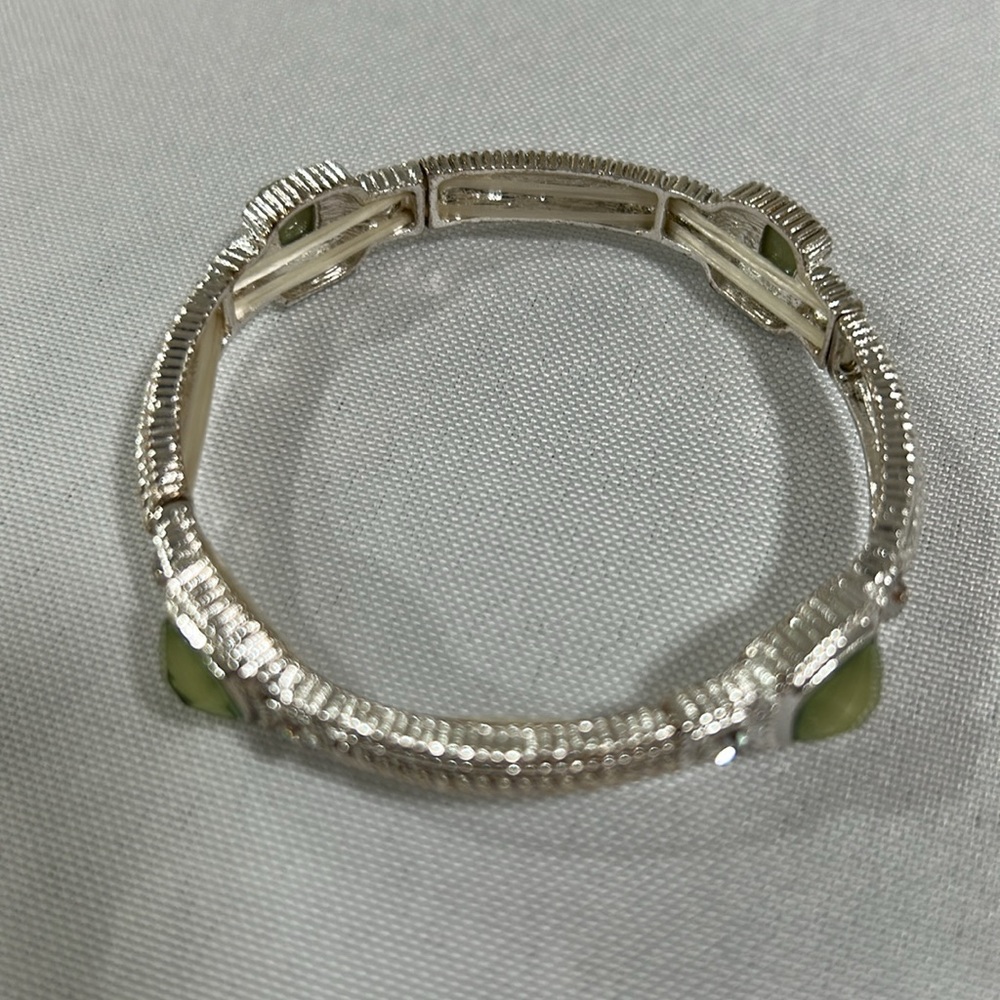 Elegant Silver Toned Stretch Bracelet Green Gemstone - Picture 3 of 3
